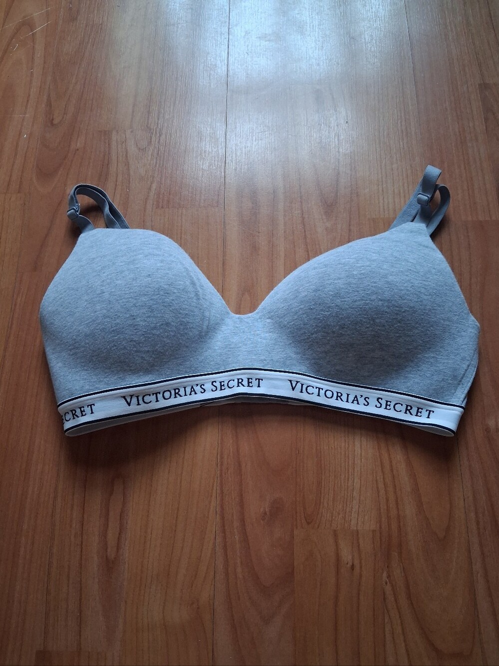 Victoria's Secret Lightly Limed Wireless T-Shirt Bra Size 34D Grey White Padded